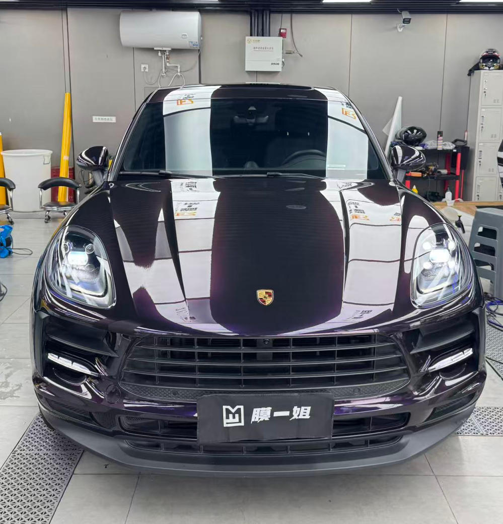 保时捷贴装黑魅紫改色膜，提升运动感和辨识度