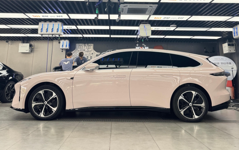 蔚来ET5改色膜推荐：镜空粉既显个性又不张扬