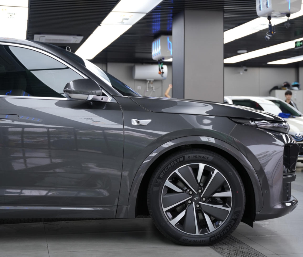 理想L7隐形车衣实拍效果，TPU隐形车衣提升漆面亮度