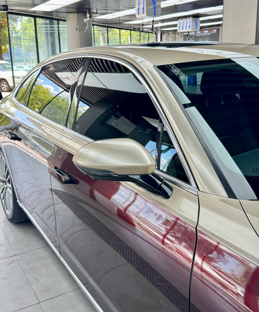 红旗H9汽车改色膜，双拼改色不撞款提升回头率