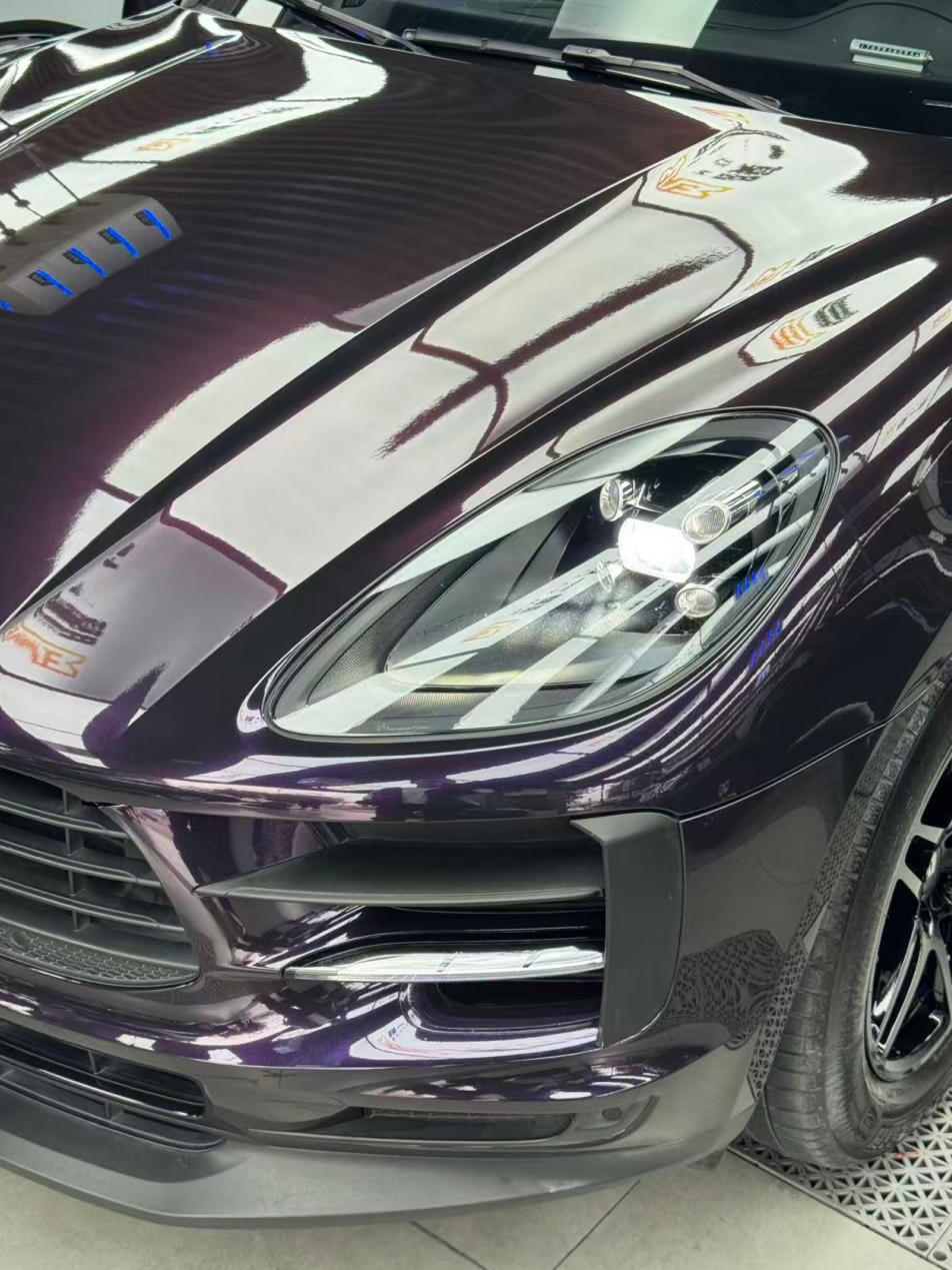 保时捷贴装黑魅紫改色膜，提升运动感和辨识度