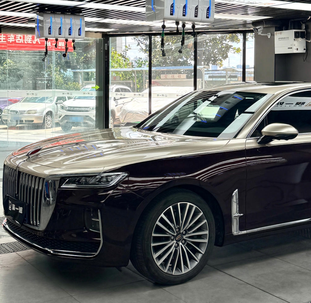 红旗H9汽车改色膜，双拼改色不撞款提升回头率