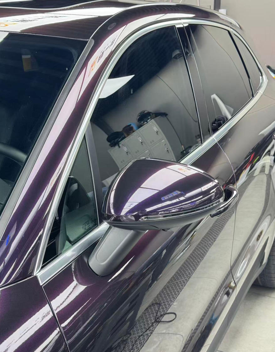 保时捷贴装黑魅紫改色膜，提升运动感和辨识度