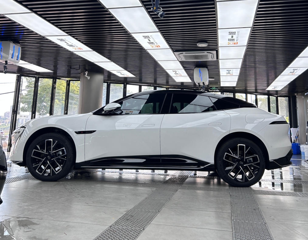 阿维塔06贴隐形车衣推荐：防腐蚀增亮一步到位