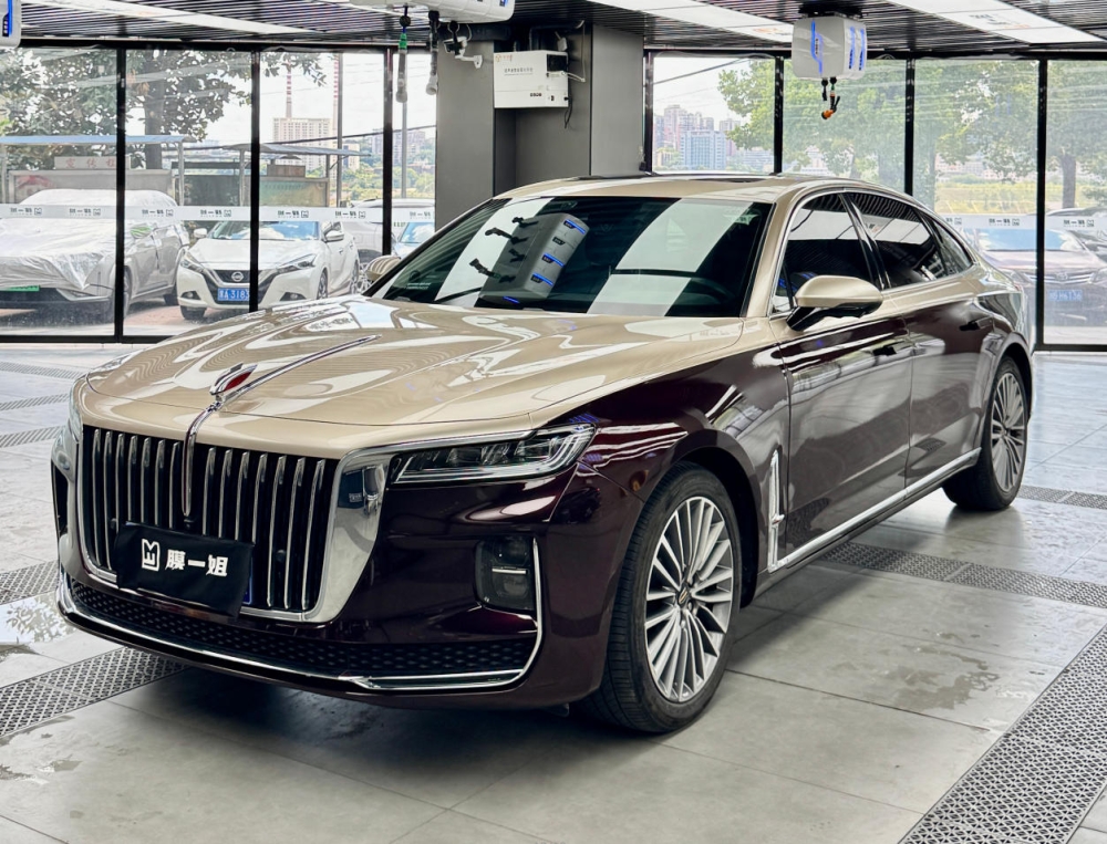 红旗H9汽车改色膜，双拼改色不撞款提升回头率