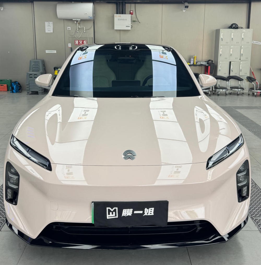 蔚来ET5改色膜推荐：镜空粉既显个性又不张扬