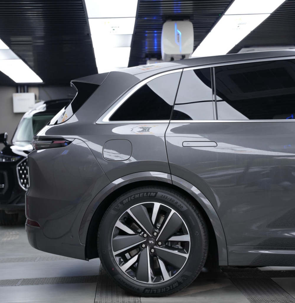 理想L7隐形车衣实拍效果，TPU隐形车衣提升漆面亮度