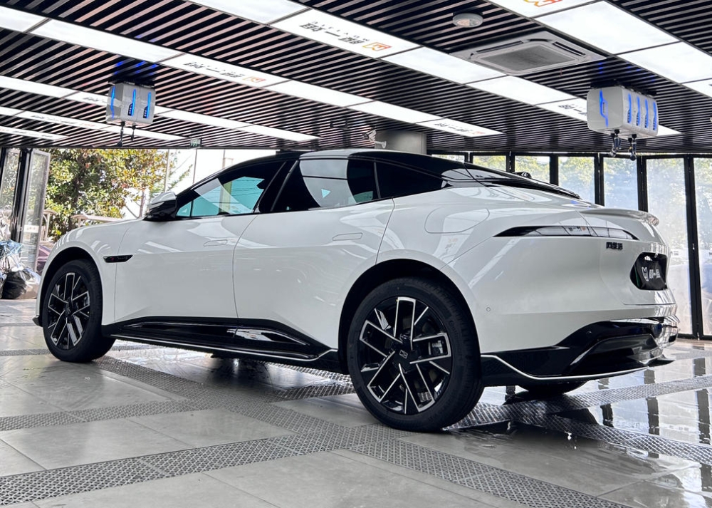 阿维塔06贴隐形车衣推荐：防腐蚀增亮一步到位