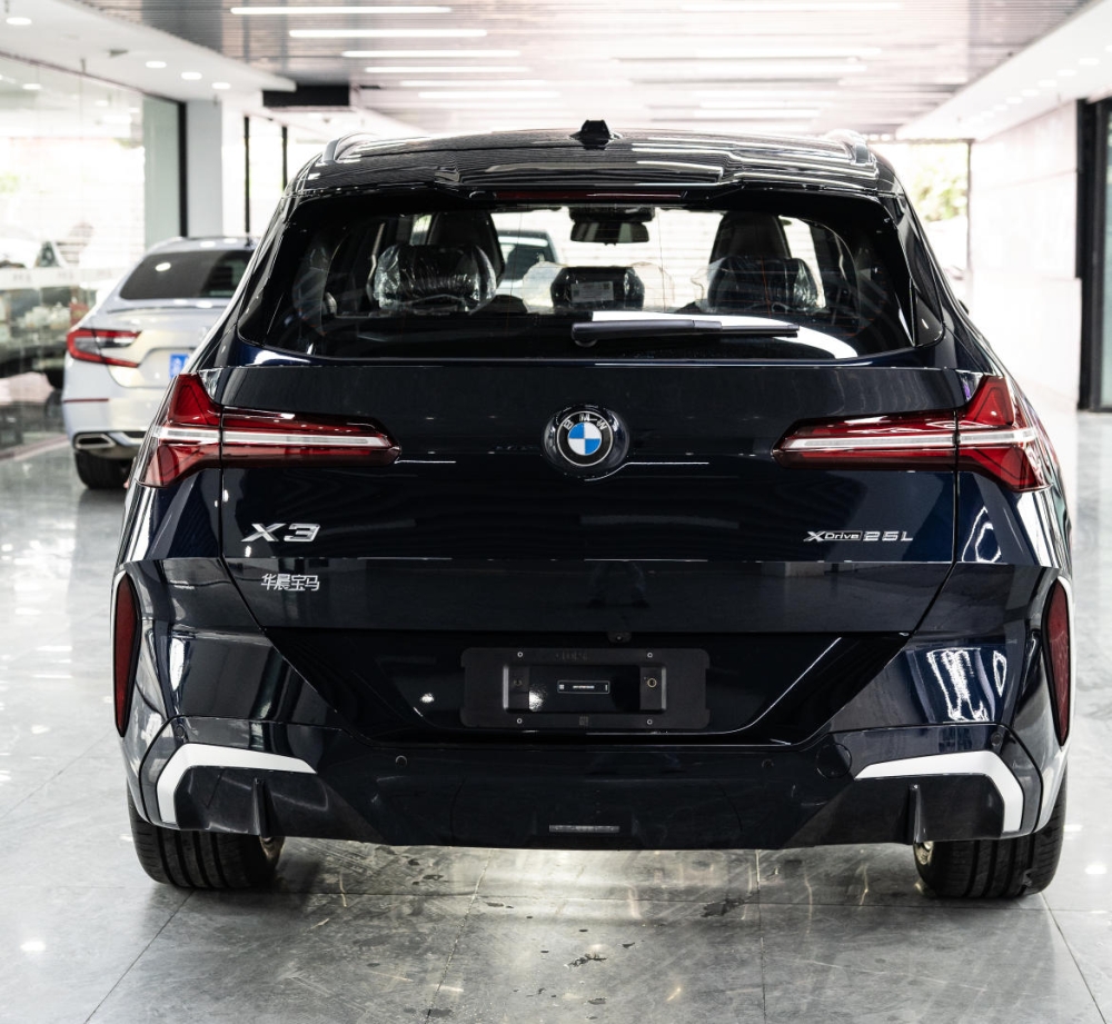 宝马X5漆面保护膜首选隐形车衣，抗黄变又增亮